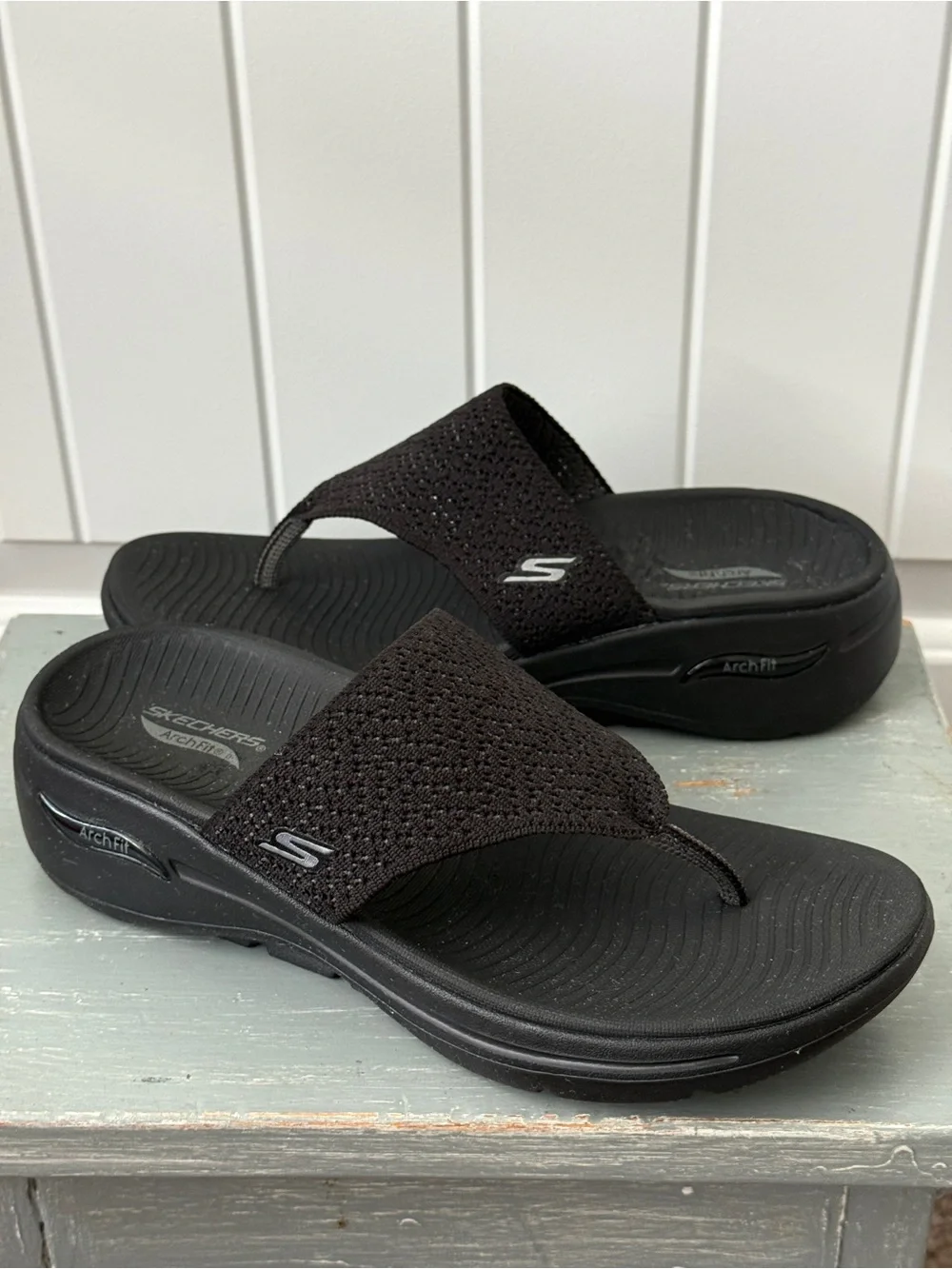 Skechers Women's GO WALK Arch Fit Sandals in Black Size 7
